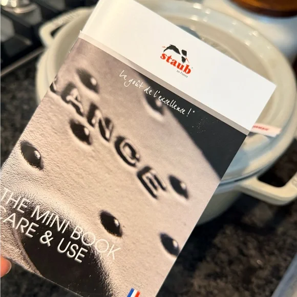 🤍 Staub 4qt Cast Iron Dutch Oven – White Truffle, Original Packaging - Picture 11 of 12